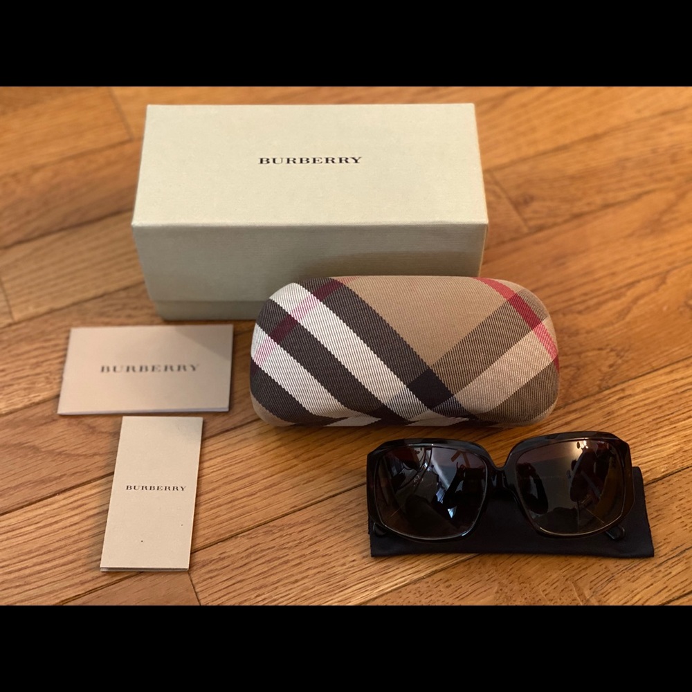 Burberry Sunglasses 4010